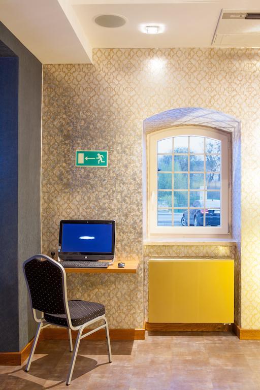 Hotel Miodowy Mlyn オパトゥフ エクステリア 写真